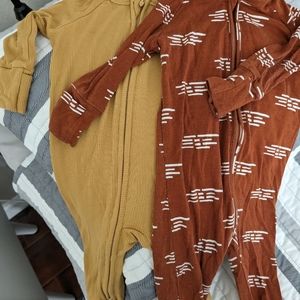 Bravelittleones Mustard Small Ribbed zipper onesie foldable feet 3-6m  Bamboo